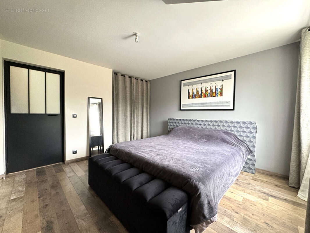 Maison à LES ECRENNES