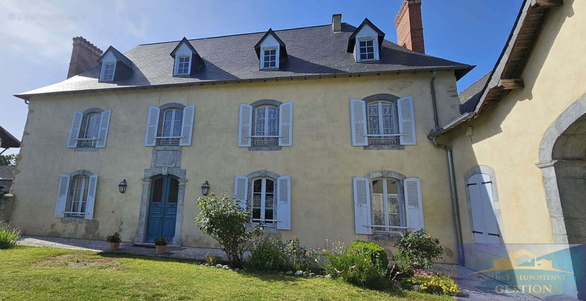 Maison à ESPOEY