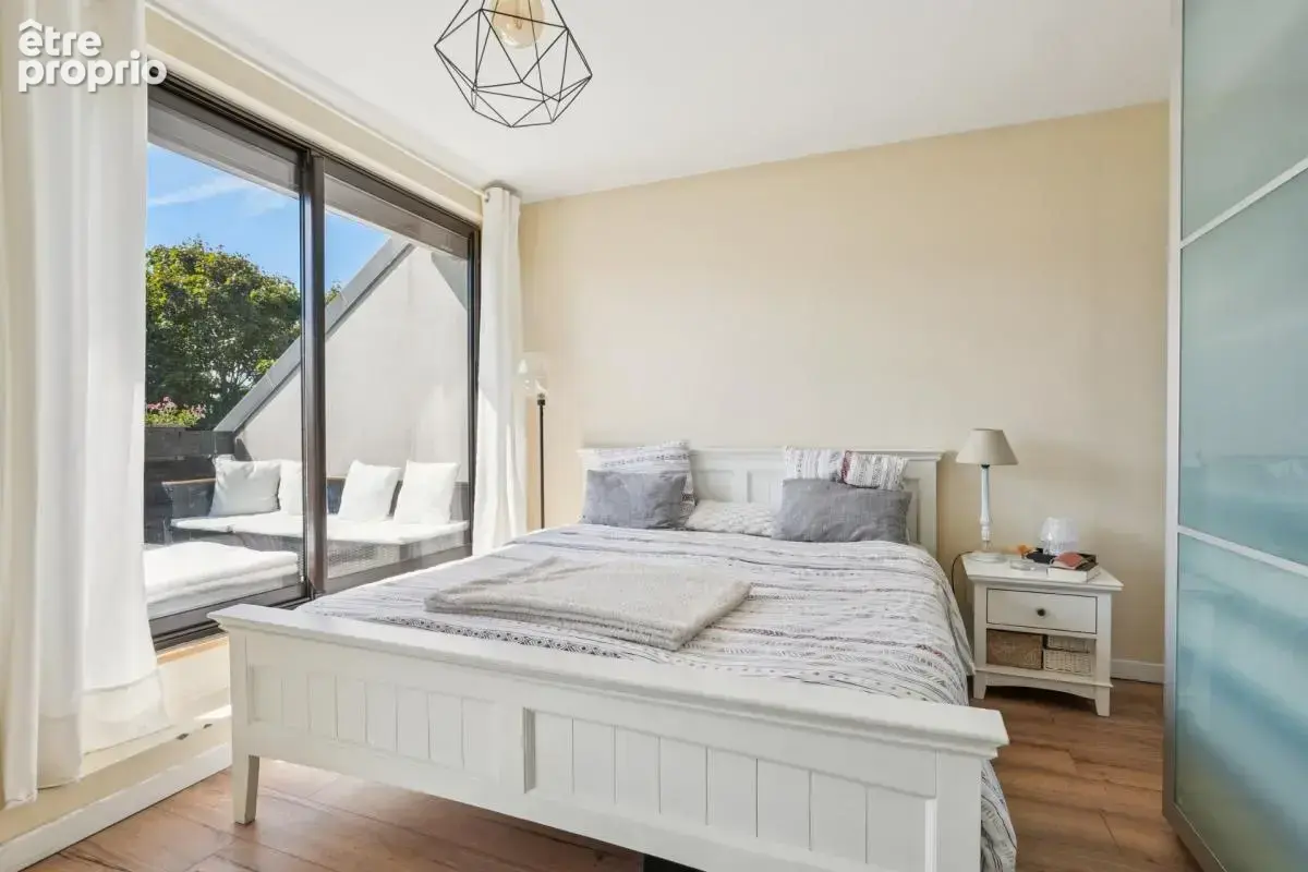 - 91830 le coudray-montceaux - duplex en dernier etage avec ascenseur - 30m2 de terrasses - sejour cathedrale - vue arboree sans - photo 7