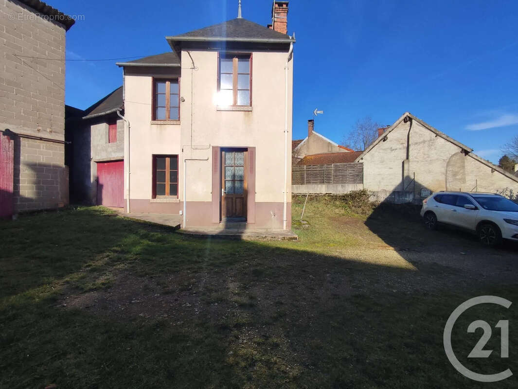 Maison à SAINT-AMAND-EN-PUISAYE