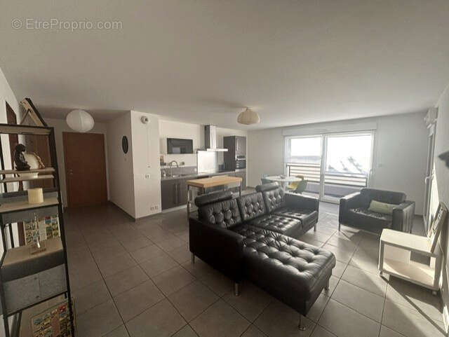 Riedisheim appartement 4 pièces, 82 m2, 3 chambres, une terrasse semi couverte au RDC d'une petite résidence. - photo 3