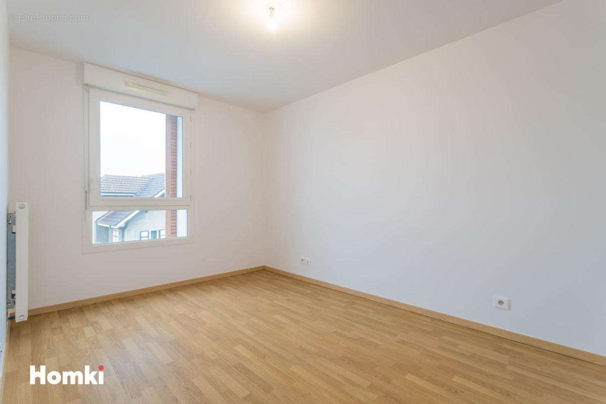 Appartement T2 de 39 m² à Annemasse 74100, Rue du Petit Malbrande - photo 9