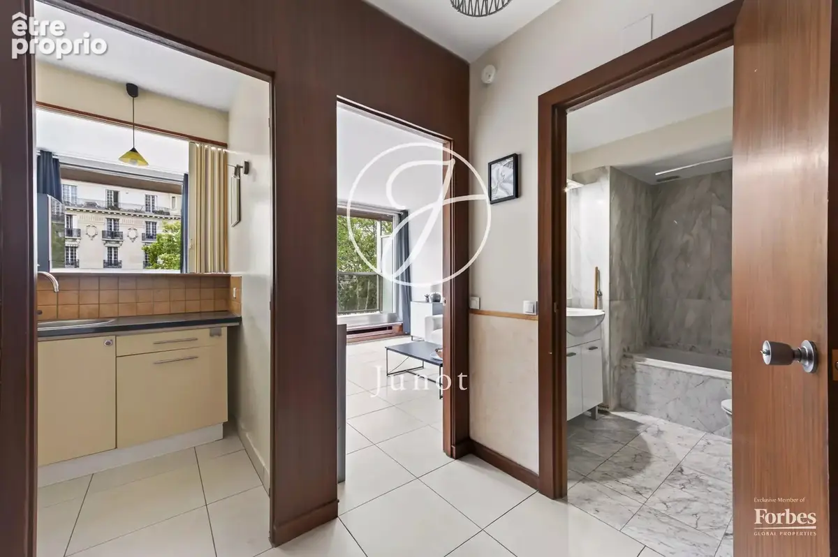PARIS 16e - POMPE / FLANDRIN - Studio - 31,01m2 Carrez - Balcon 4,26m² - photo 11