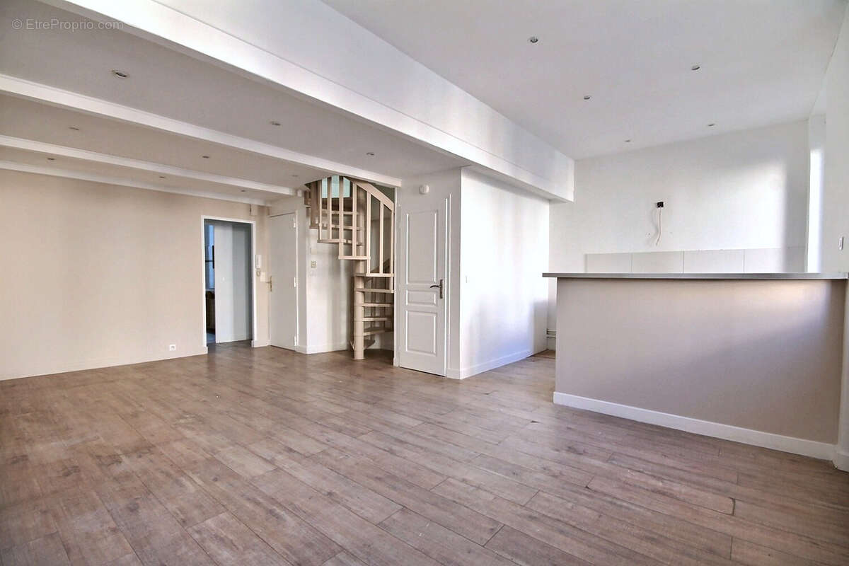 Appartement à MARSEILLE-5E