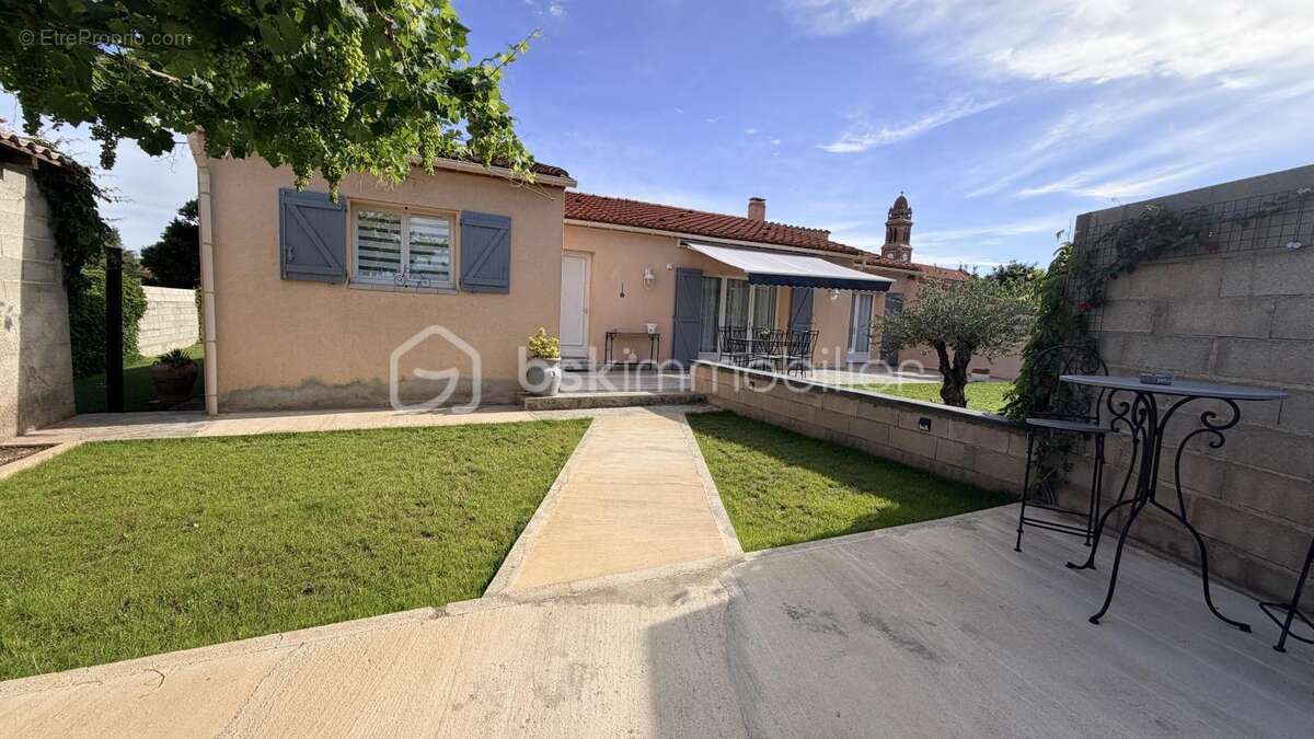 Maison plain pied quatres faces avec terrain et garage - photo 15