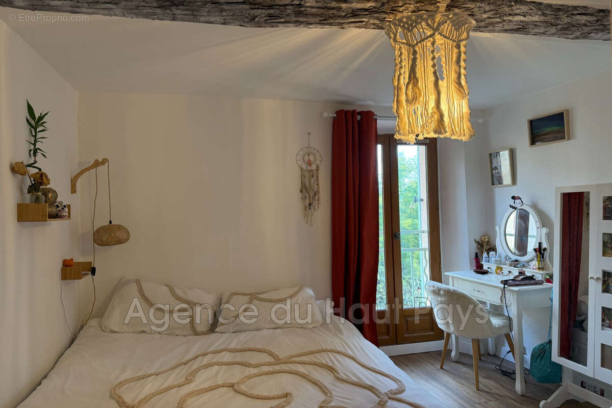 Maison à SAINT-CEZAIRE-SUR-SIAGNE