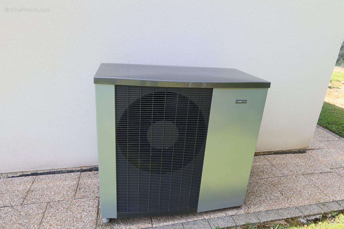 Maison à POUILLEY-LES-VIGNES