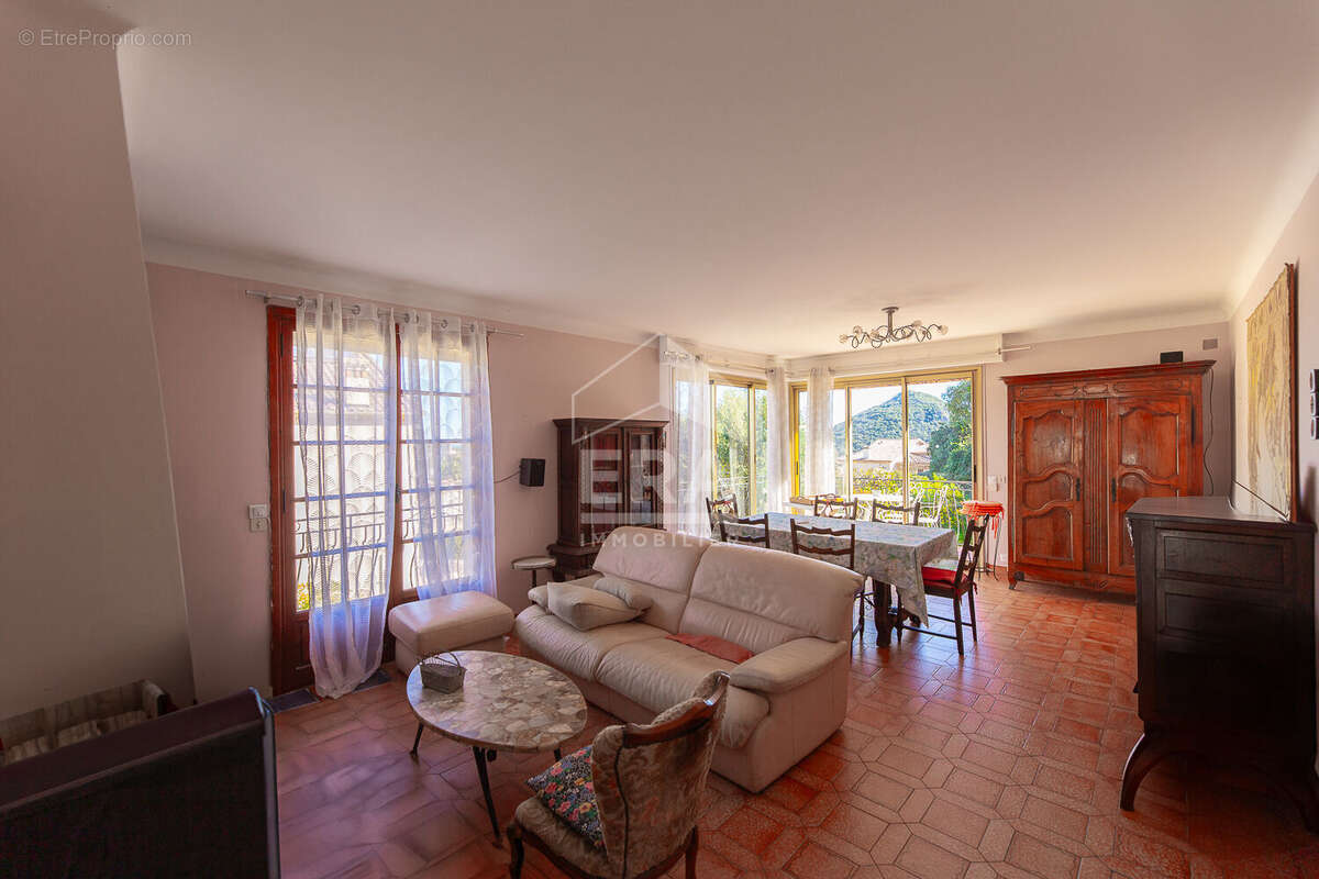 Maison à MANDELIEU-LA-NAPOULE