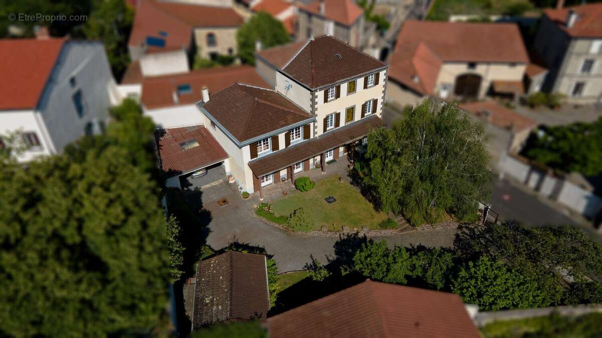 Maison 212 m² à Cournon-D'auvergne  - photo 4