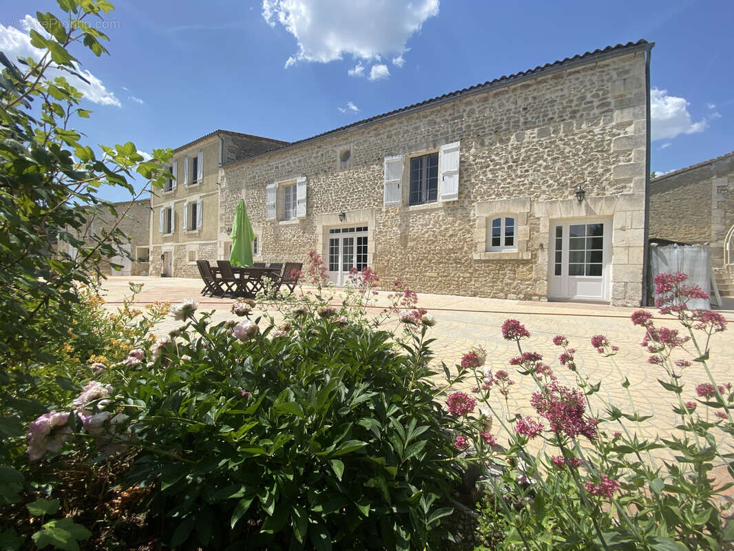 Maison à ASNIERES-SUR-NOUERE