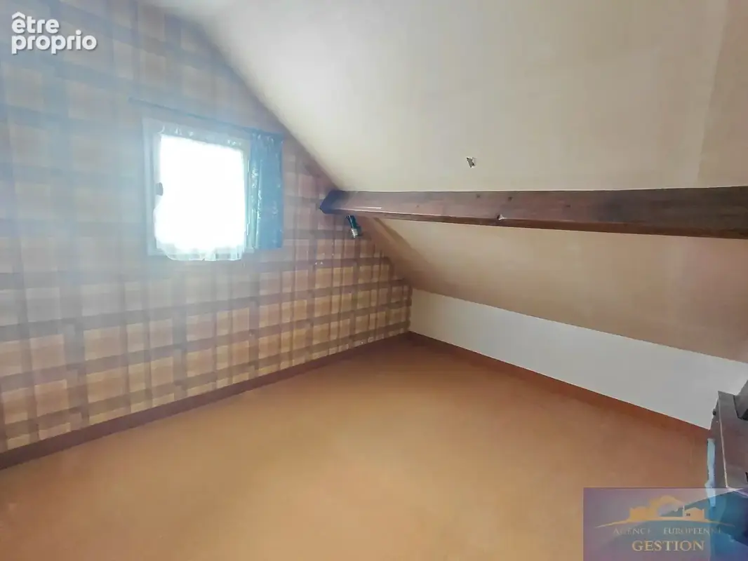 Maison élevée sur deux niveaux avec terrain et garage - photo 10