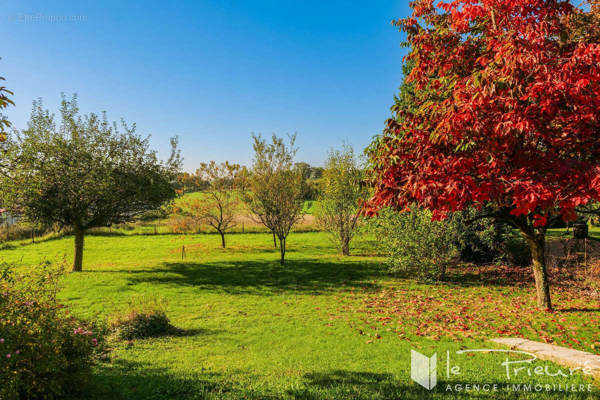 Maison à MIRANDOL-BOURGNOUNAC