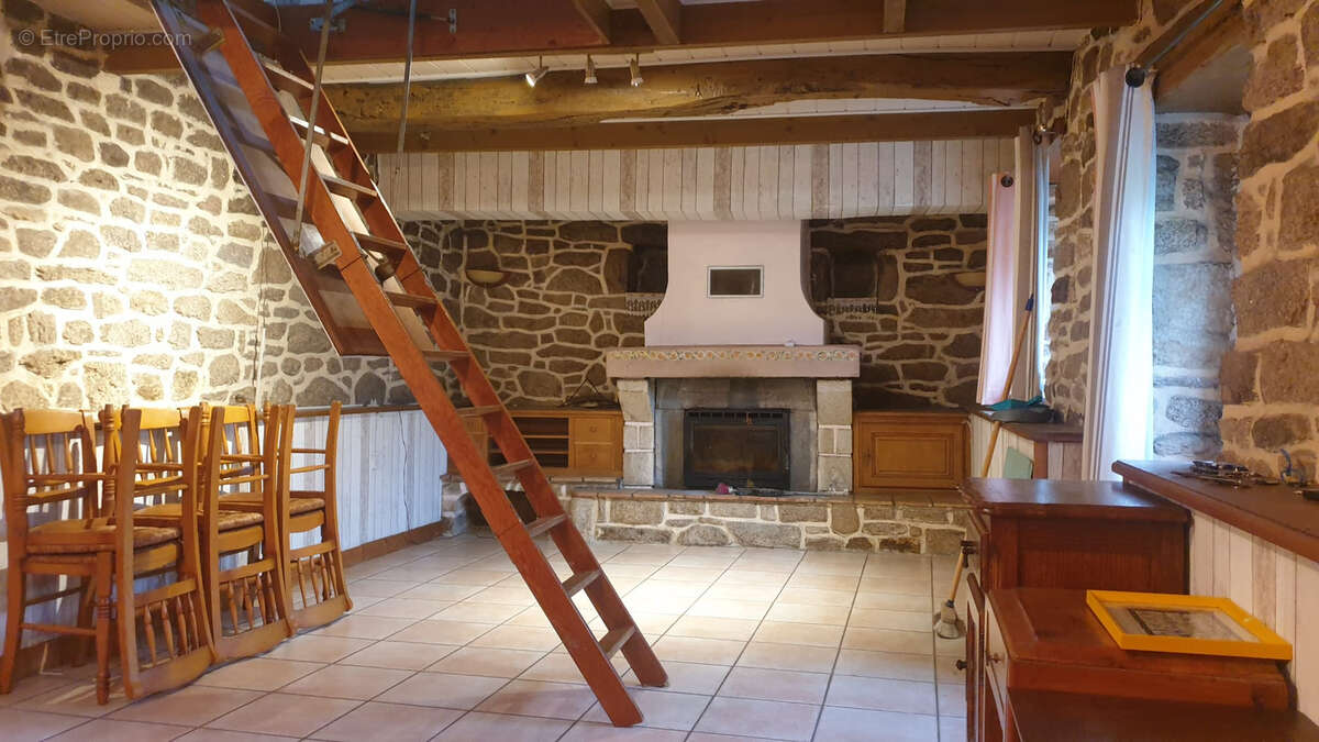 Maison à SEGLIEN