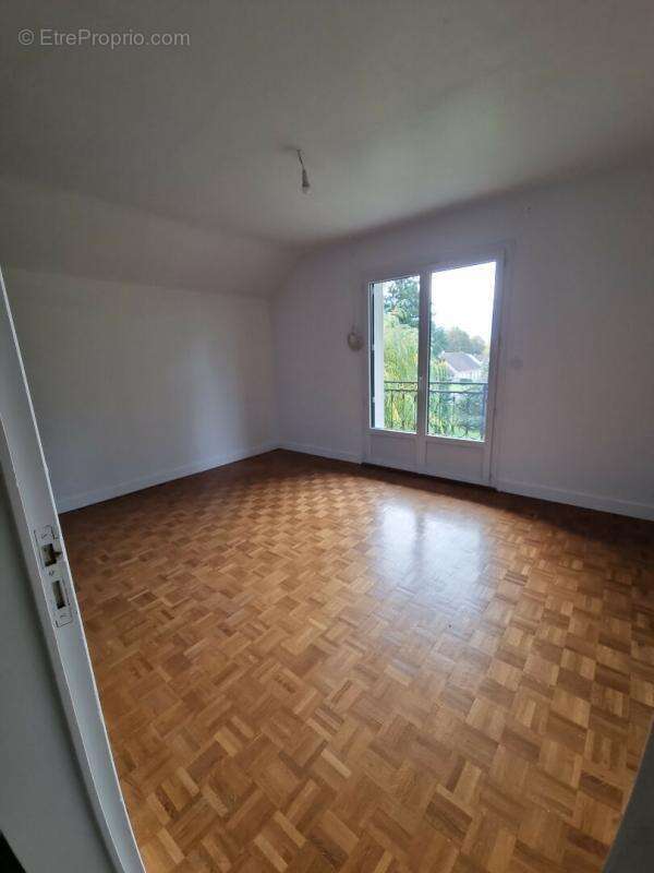 Maison à LES BORDES