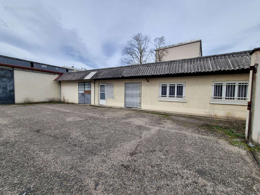 Parking à SAINT-RAMBERT-D'ALBON