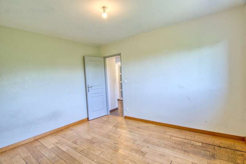 Doubs (25), à vendre Besançon, Les Montboucons, Maison 235 m2 ( T4 + T3 ) + terrain de 669 m2 - photo 13