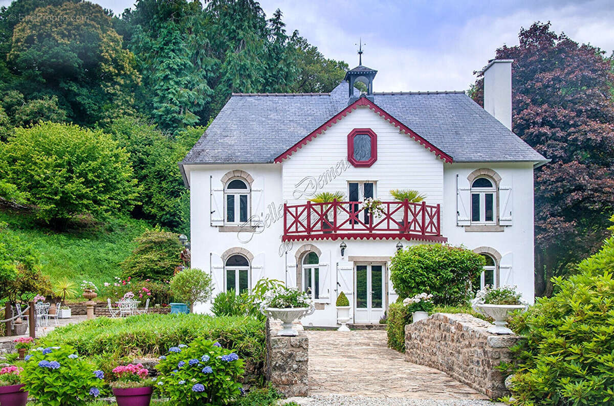 A vendre Belle propriété avec étang et rivière et dépendances, Finistère - photo 2