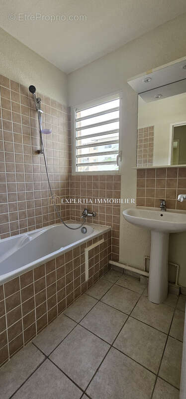 Appartement T4 de 87m2 à vendre quartier BADUEL à CAYENNE - photo 8