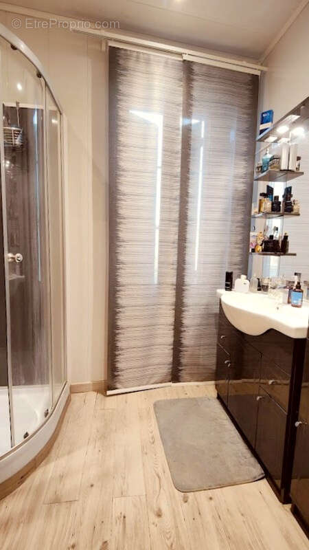 Commerce à ETAULIERS