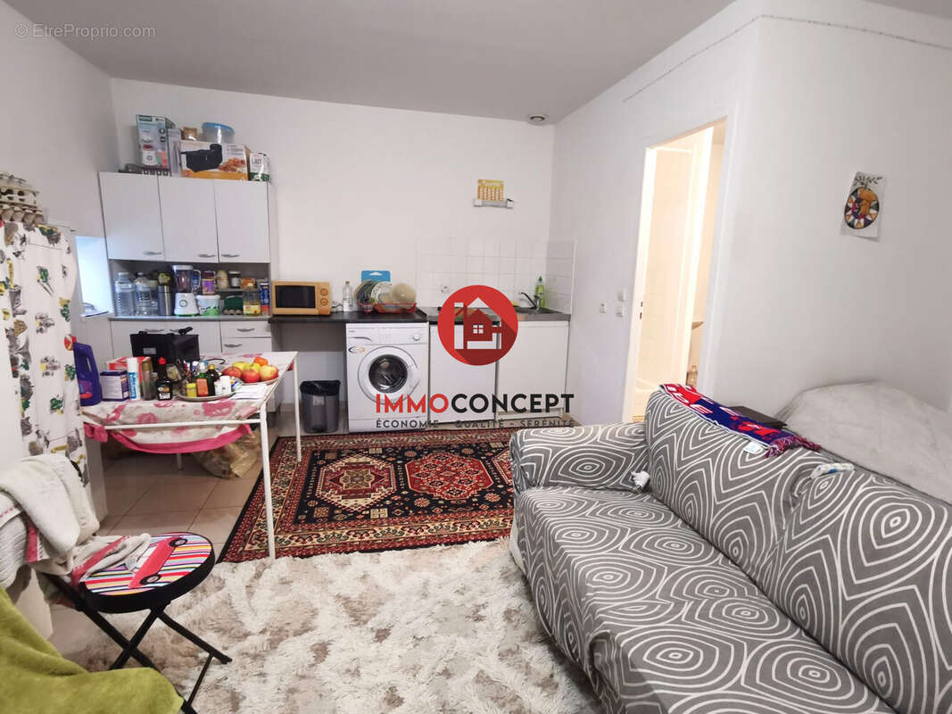 Appartement à BAGNOLS-SUR-CEZE