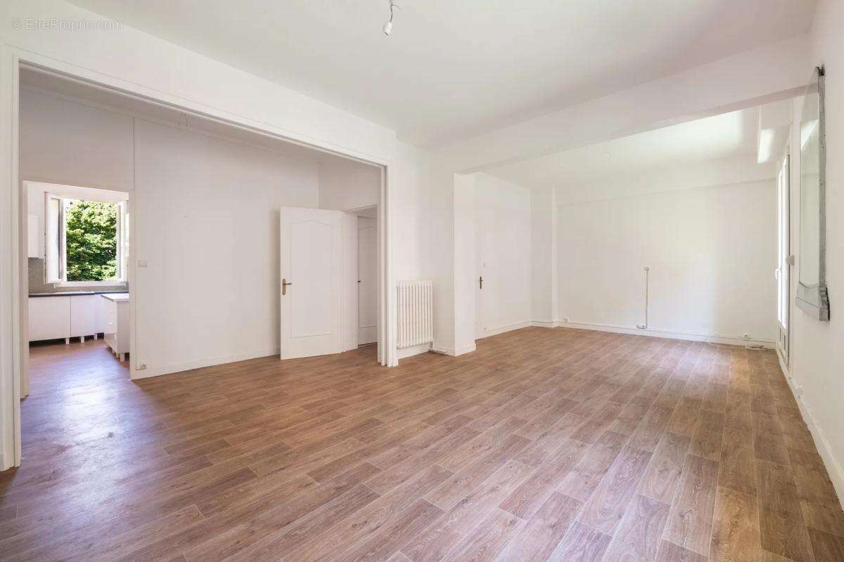 Appartement à MARSEILLE-2E