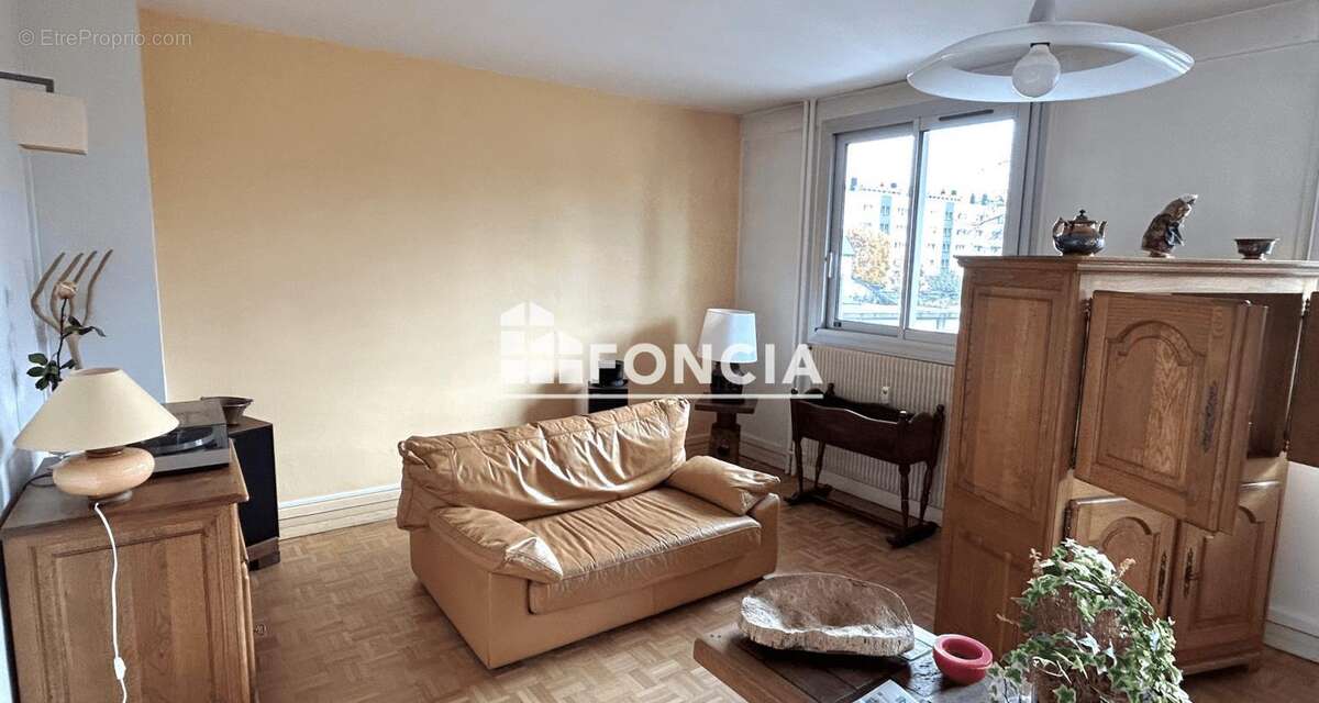 Appartement à MONT-SAINT-AIGNAN