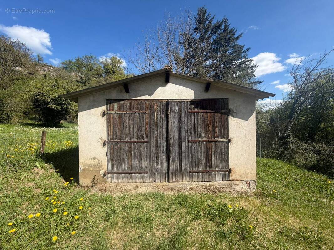 Parking à AUZAT-LA-COMBELLE