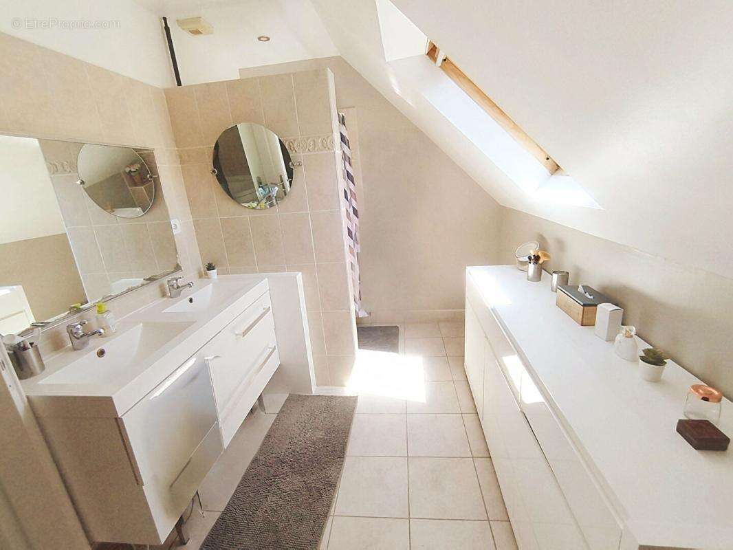 Maison à CHARENTILLY