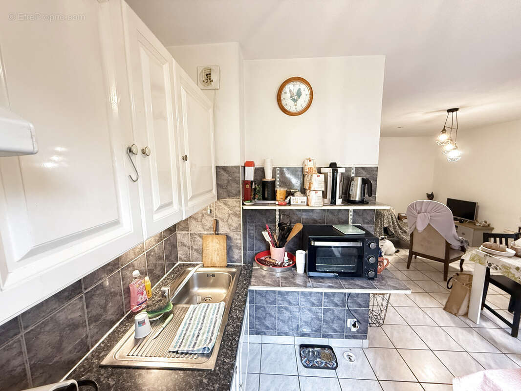 Appartement T2 traversant avec terrasse - vendu loué - photo 5