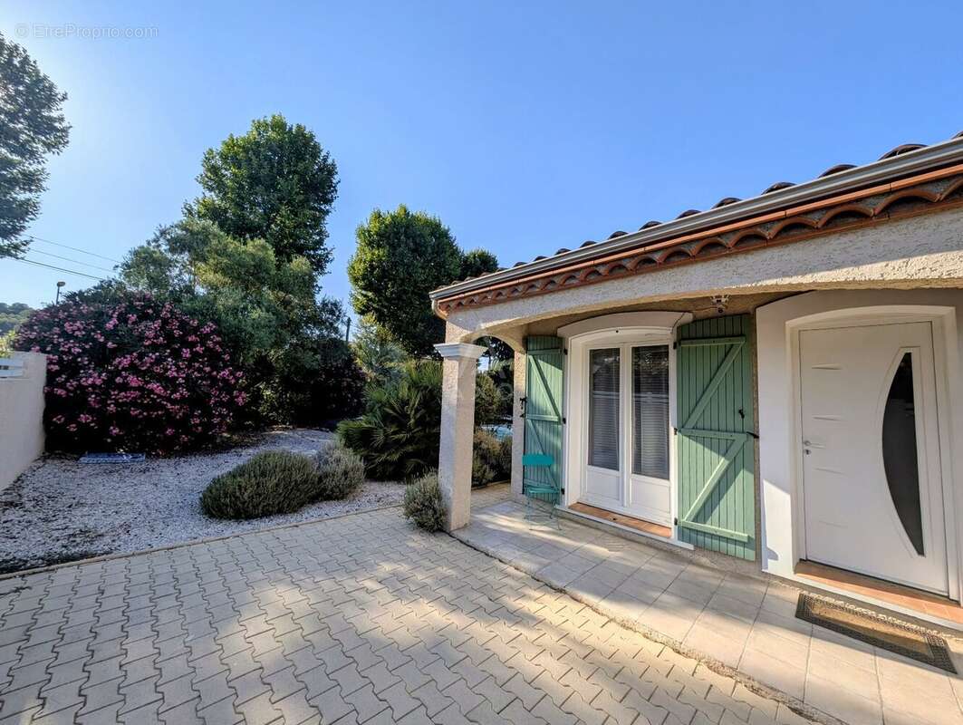 Maison de plain pied avec jardin,piscine et garage - photo 6