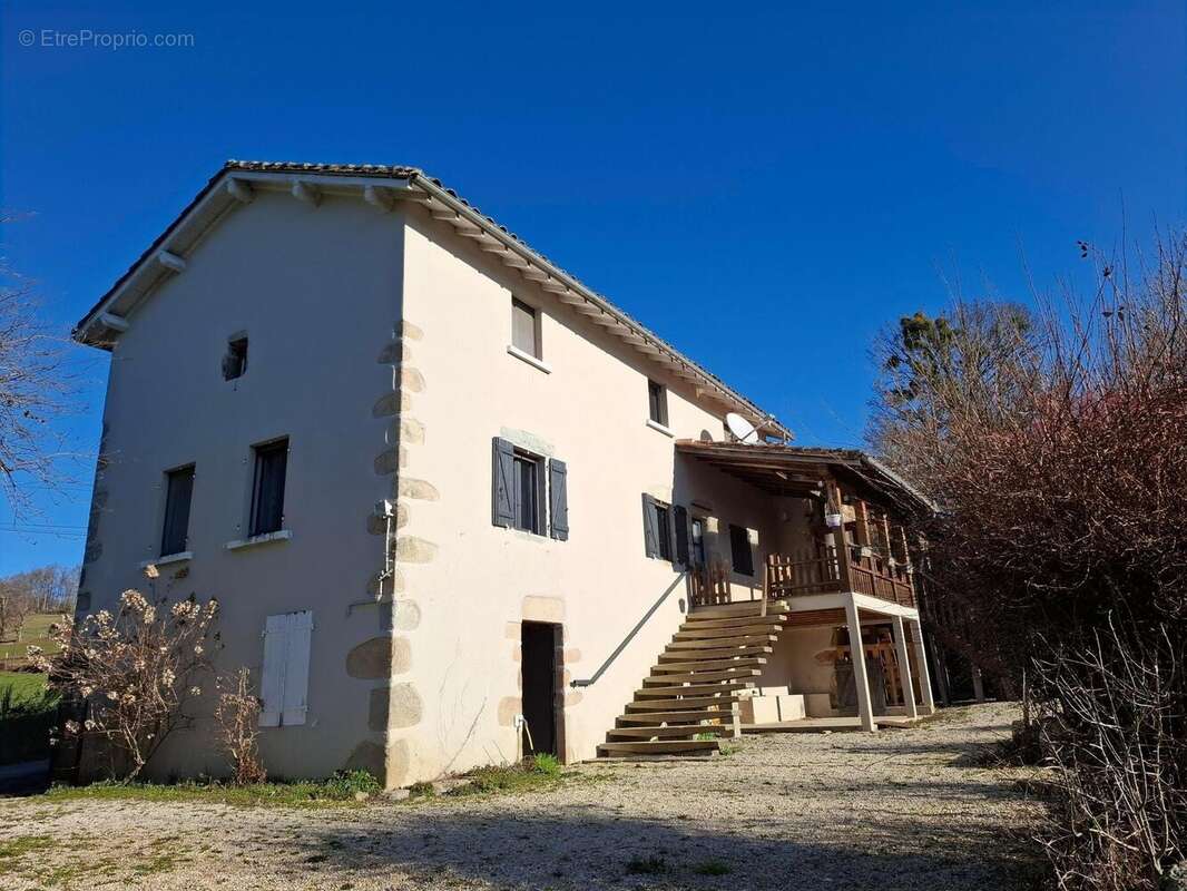 Maison 187 m² à Lauresses  - photo 3