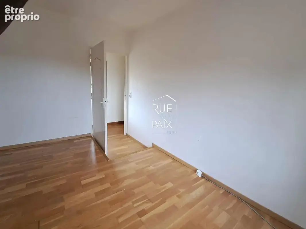 Maison familiale avec dépendances à Dangé-Saint-Romain - photo 5