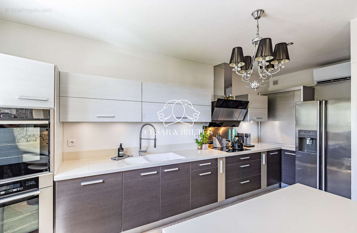 Maison 220 m² à Rillieux-La-Pape  - photo 8