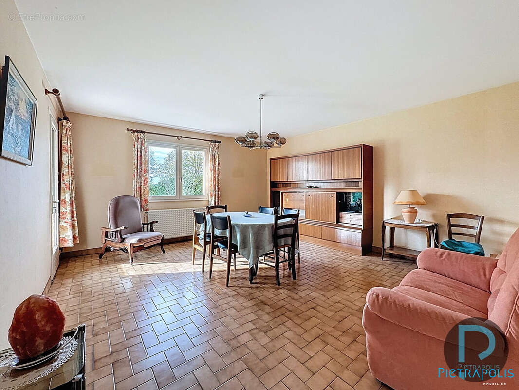 Maison à NEUVILLE-LES-DAMES