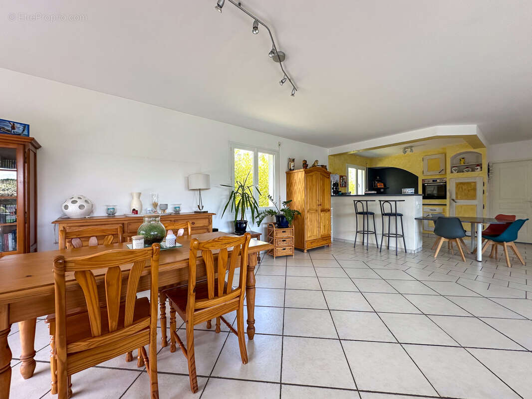 Maison à MACLAS