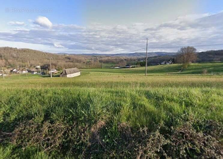 Terrain à BRIGNAC-LA-PLAINE