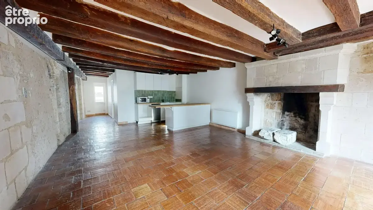 À VENDRE   Appartement duplex de caractère avec poutres apparentes et cheminée 95M2 - Tours Centre - photo 2