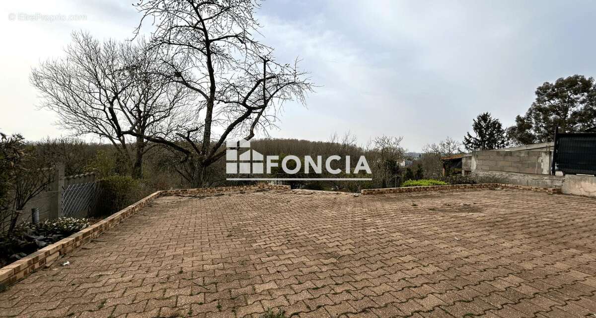 Maison à CORBEIL-ESSONNES