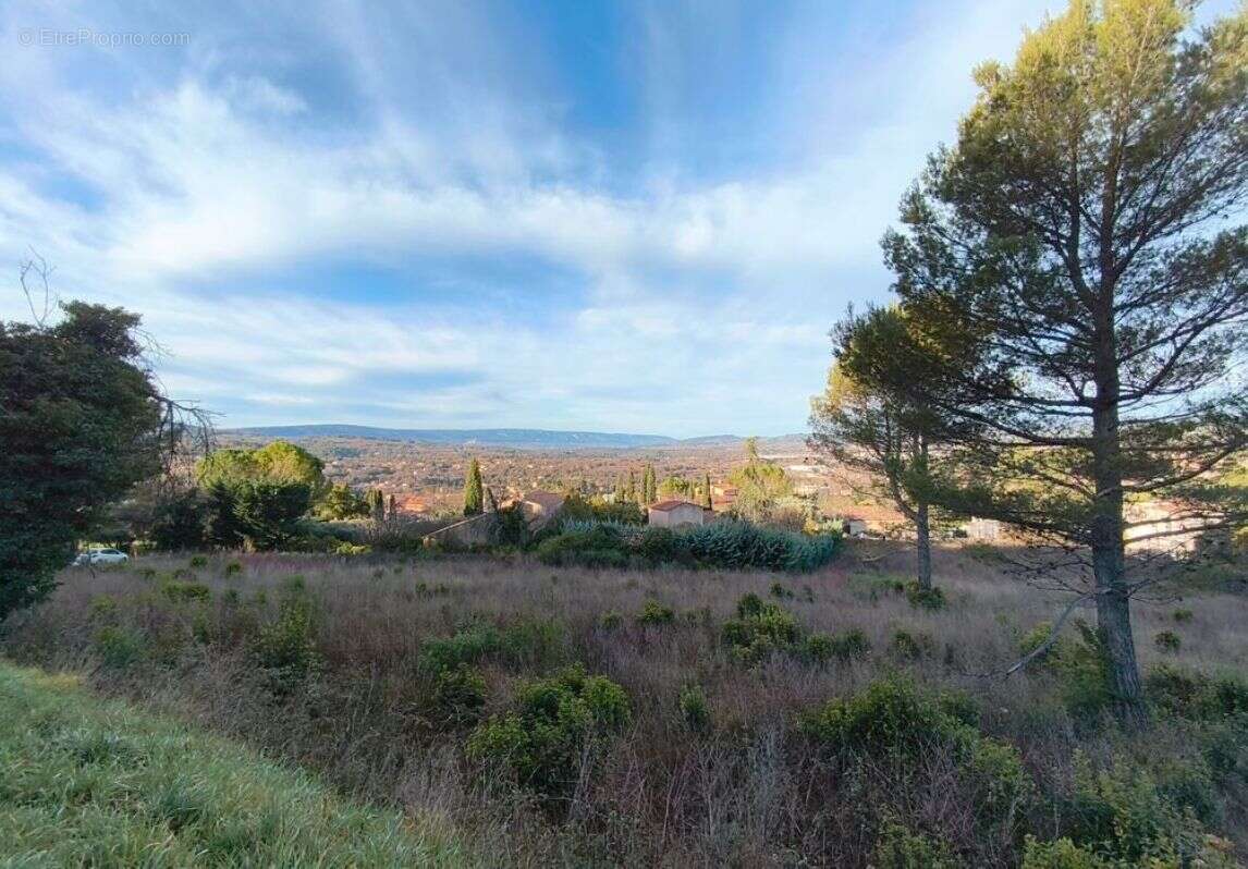 Terrain à APT