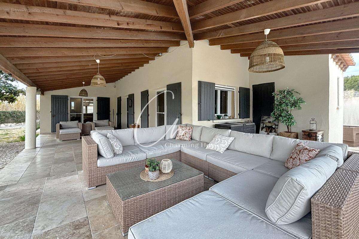 Maison à FONTVIEILLE