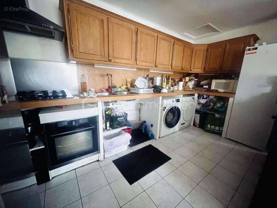  Appartement 3 chambres – Hyper centre de La Seyne-sur-Mer (83500) – Fort potentiel locatif  - photo 3