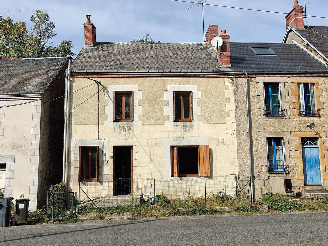 Maison à SAINT-PRIEST-LA-MARCHE