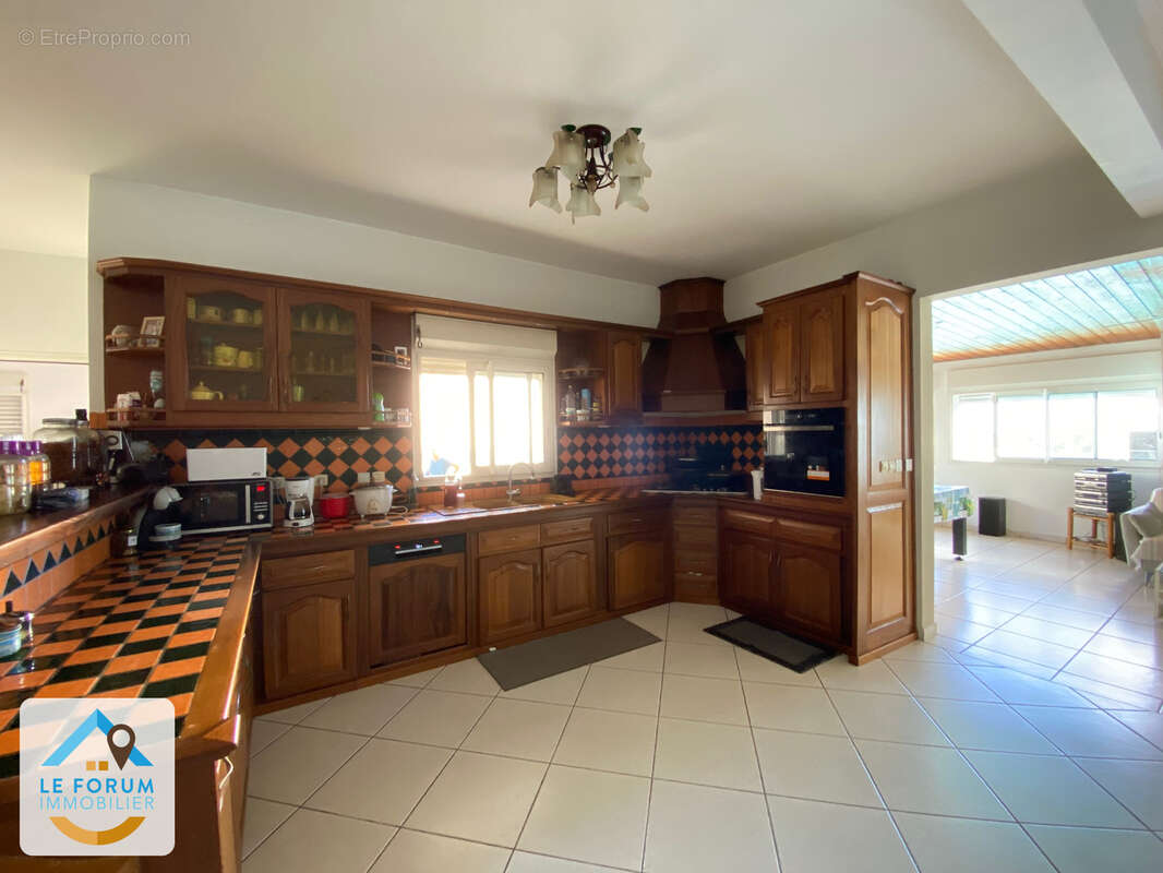 Saint pierre 97410 - ensemble immobilier - grands volumes - bon rendement - environnement prisé - photo 2