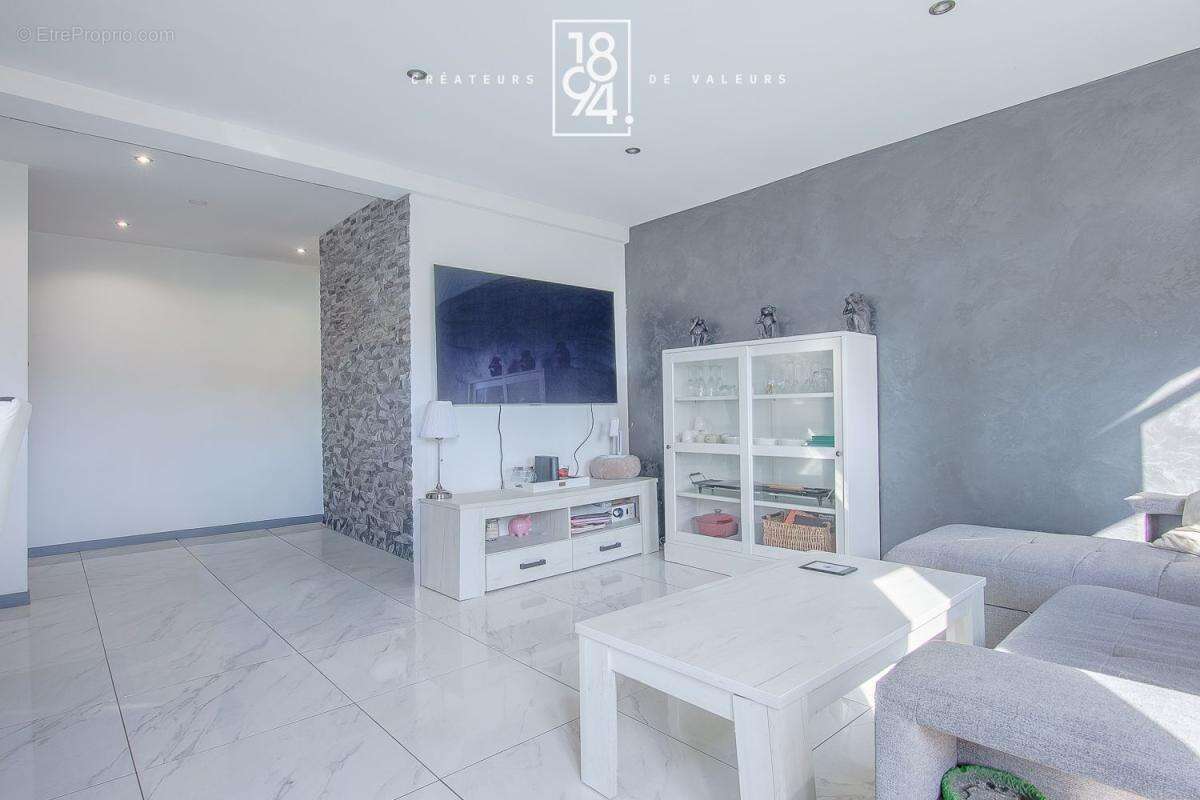 Appartement à CHATEAUNEUF-LES-MARTIGUES