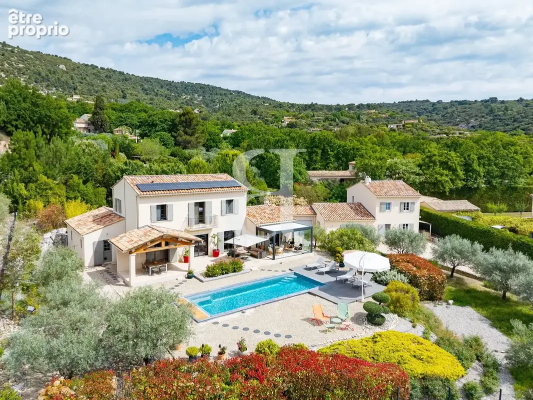 Photo Maison à Saint-Saturnin-Les-Apt au prix de 1 475 000€