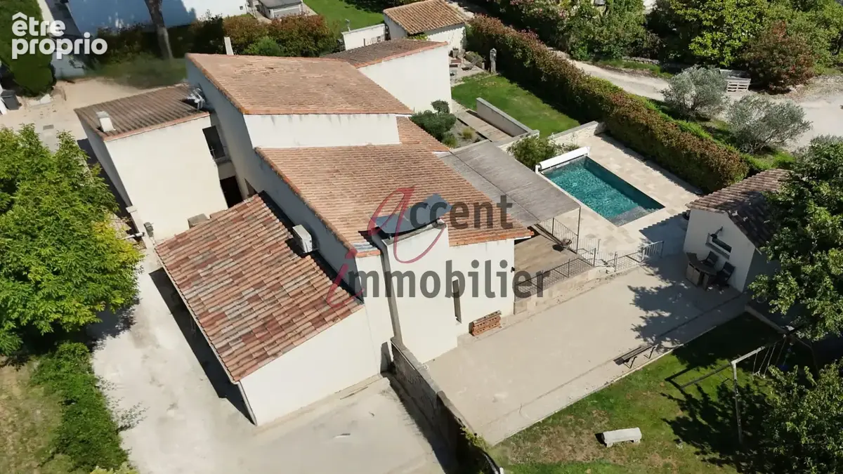 Mollégès - villa 154 m² - 4 chambres - piscine - dépendances - photo 17