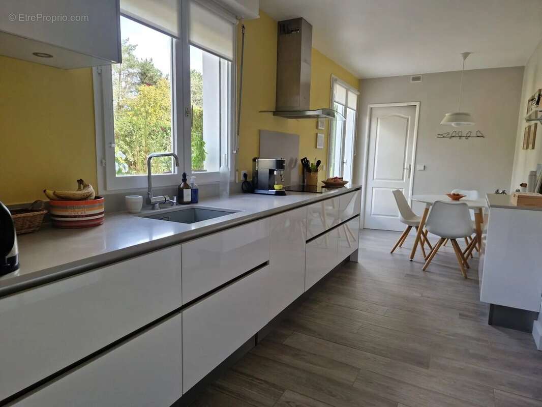 Maison à VOISINS-LE-BRETONNEUX