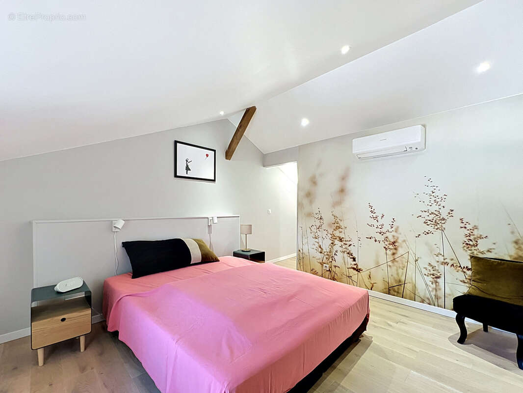 Maison de village avec jardin - 223m2 au cœur du village de Fareins - photo 11