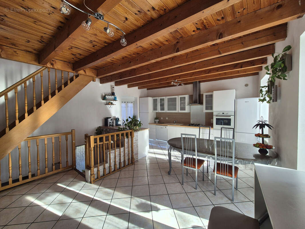 Maison à LA ROCHE-BLANCHE