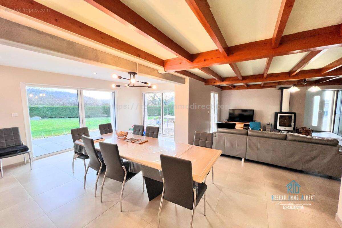 Maison à SAINT-SIMEON-DE-BRESSIEUX